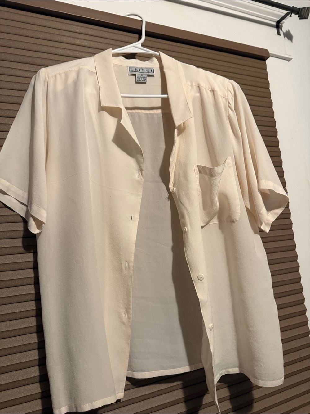 100% pure silk  Cream Short-Sleeve Collar Blouse